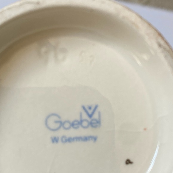 Hummel Goebel Vintage Figurine #96 Little Shopper - Picture 12 of 12